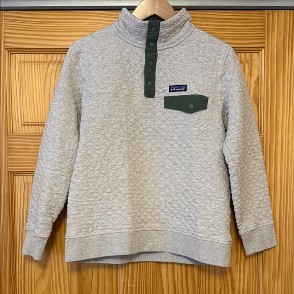 Patagonia Sweaters - Patagonia Light Gray Quilted Pullover with Green Snap Placket